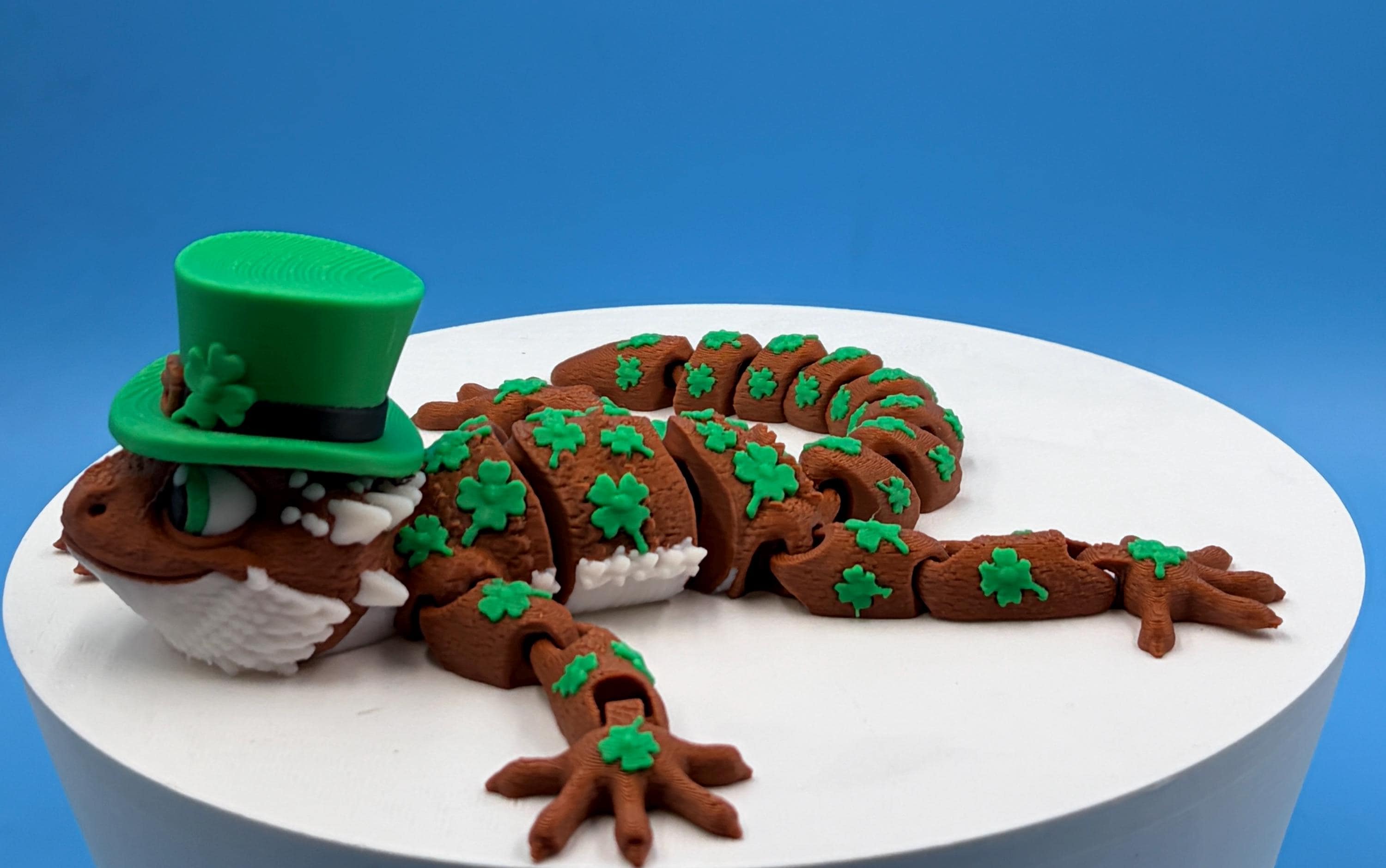 Flexi Bearded Dragon St. Patrick's Day Toy | Articulated 3D Printed Lizard with Leprechaun Hat