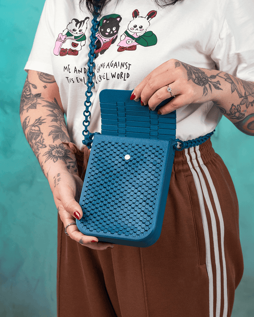 3D Printed Mesh Crossbody Bag | Flip-Top Phone Purse | Woven Mesh Pouch with Chain Strap