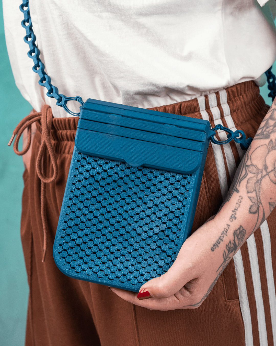 3D Printed Mesh Crossbody Bag | Flip-Top Phone Purse | Woven Mesh Pouch with Chain Strap