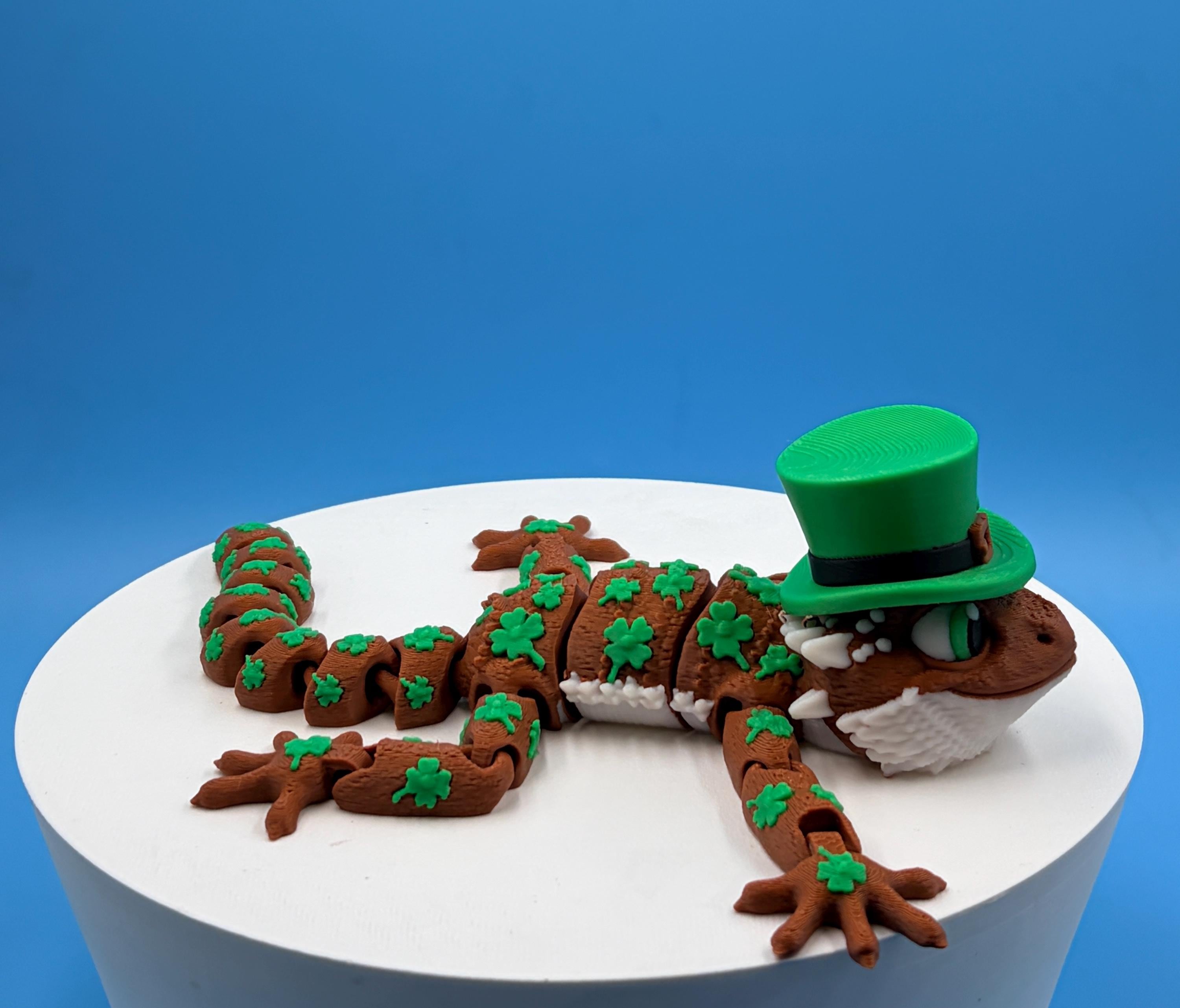 Flexi Bearded Dragon St. Patrick's Day Toy | Articulated 3D Printed Lizard with Leprechaun Hat