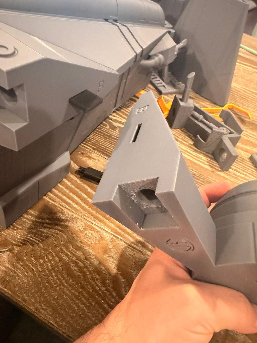 Titan Razor crest r Model | Large Sci-Fi Warship Display | Bolt Together Assembly