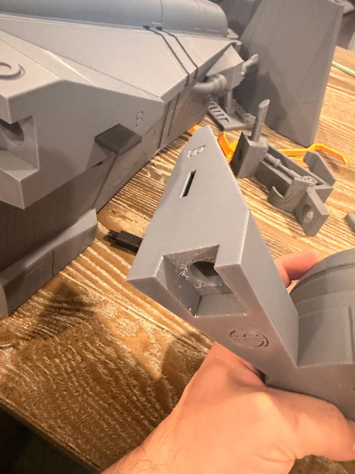 Titan Razor crest r Model | Large Sci-Fi Warship Display | Bolt Together Assembly