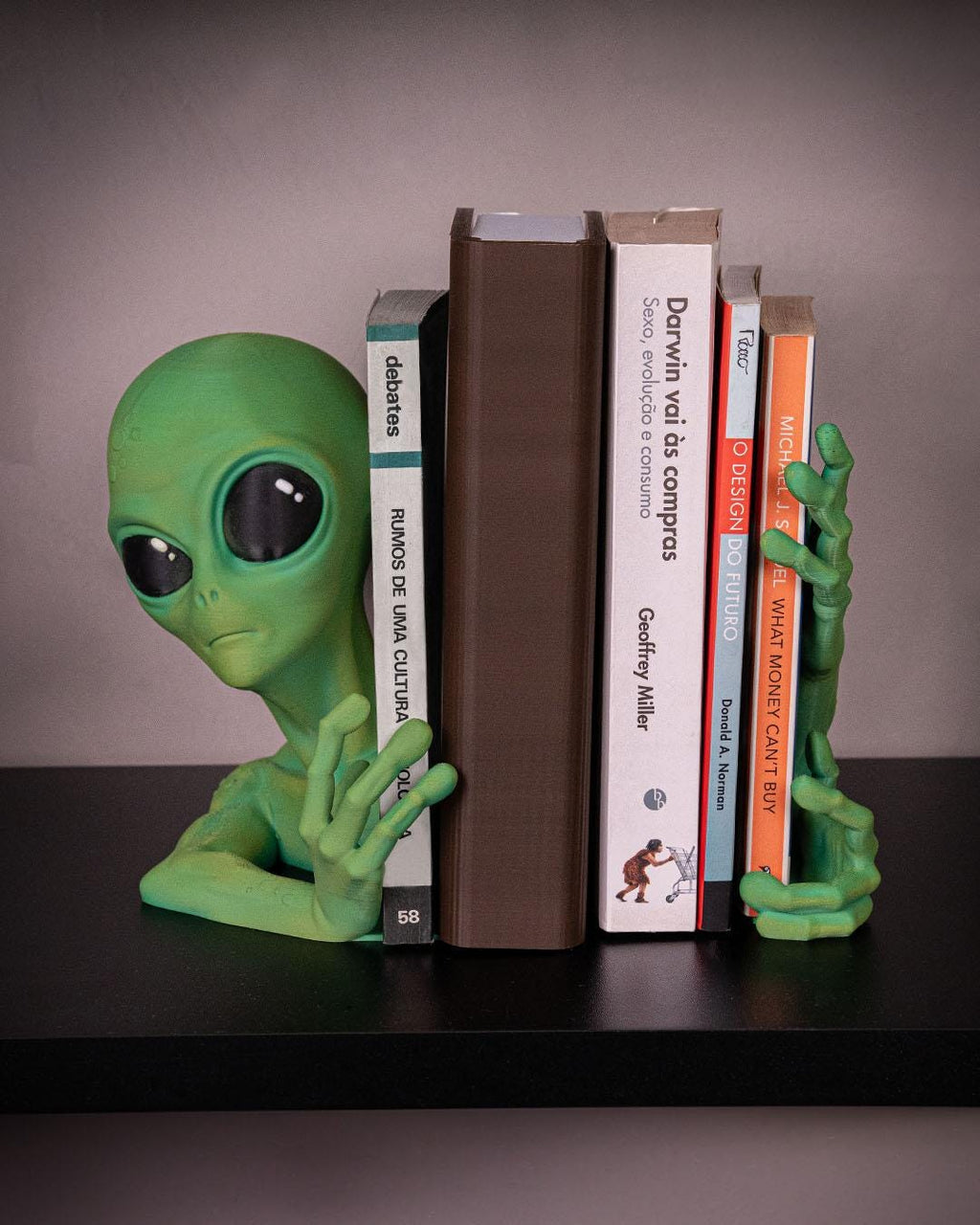 Shelf Invader Bookend – Alien 3D Printed Book Holder, Quirky Desk Decor