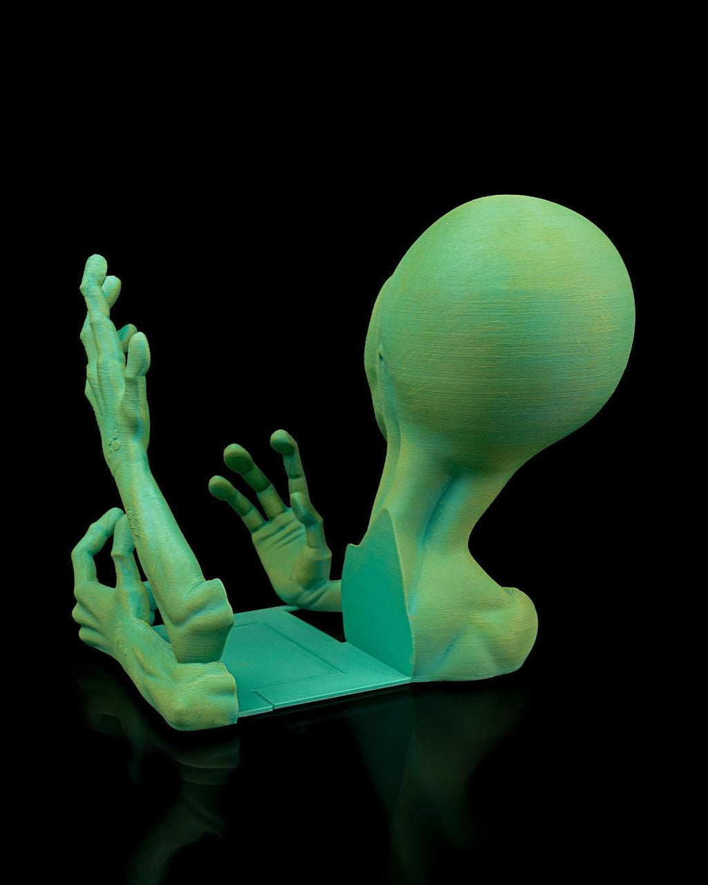 Shelf Invader Bookend – Alien 3D Printed Book Holder, Quirky Desk Decor